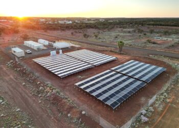 Pacific Energy تبني نظام طاقة شمسية وبطاريات بقدرة 409 كيلوواط في مينزيس 2027