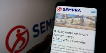 Sempra تكمل شحن أول حمولات الغاز الطبيعي المسال وتؤجل إتمام مشروع ECA إلى الربع الرابع 2026