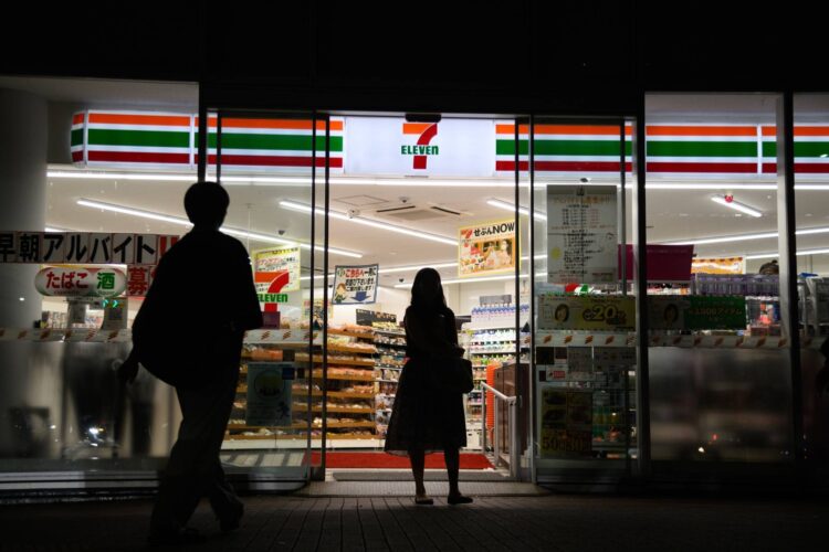Seven-Eleven Japan تحذر متاجرها من إعادة بيع منتجات شخصيات بدون ترخيص Seven-Eleven Japan تحذر متاجرها من إعادة بيع منتجات شخصيات بدون ترخيص