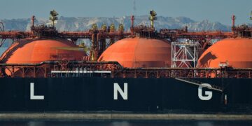 Shell تتوقع تعافى سوق الغاز الطبيعي المسال إلى 700 مليون طن في 2050