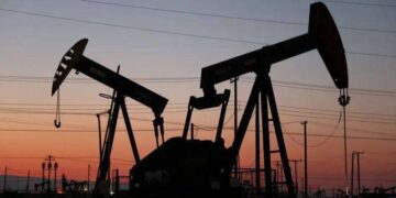 أسعار النفط ترتفع قليلا إلى 72.10 دولار لبرنت و68.83 دولار لـWTI قبل عطلة أميركا