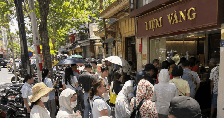 ارتفاع سعر الذهب الفوري إلى 4122.4 دولار للأونصة بزيادة تفوق 2% مساء 3 يوليو 2026 ارتفاع سعر الذهب الفوري إلى 4122.4 دولار للأونصة بزيادة تفوق 2% مساء 3 يوليو 2026