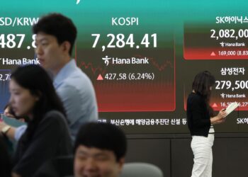 ارتفاع مؤشر Kospi إلى 7284.41 بدعم صعود أسهم SK hynix وسامسونج في 2026