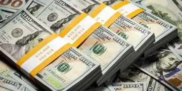 استئناف شحنات الدولار الأميركي جواً إلى العراق بعد توقف عدة أشهر