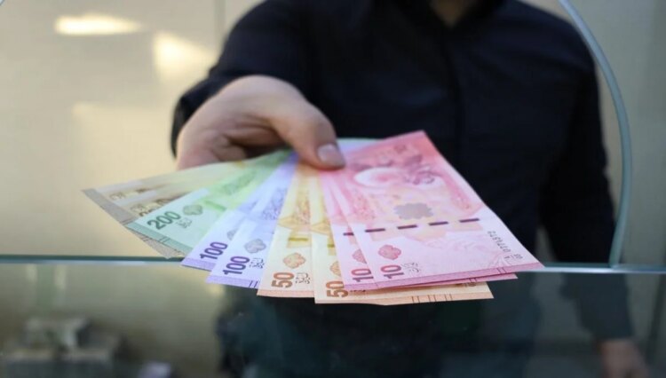 استبدال العملة السورية يدخل مرحلته الأخيرة مع إنجاز 80% من الكتلة النقدية استبدال العملة السورية يدخل مرحلته الأخيرة مع إنجاز 80% من الكتلة النقدية