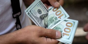 استقرار الدولار الأمريكي أمام الجنيه المصري عند 49.47 جنيه الجمعة