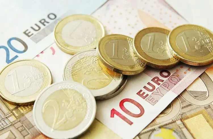 استقرار سعر اليورو مقابل الجنيه المصري اليوم الأربعاء 8-7-2026 استقرار سعر اليورو مقابل الجنيه المصري اليوم الأربعاء 8-7-2026
