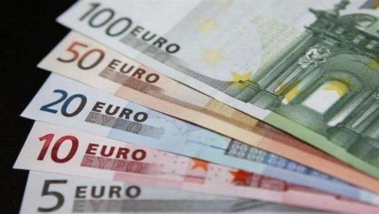 استقرار سعر اليورو مقابل الجنيه المصري عند 56.78 جنيه في ختام تعاملات الأربعاء استقرار سعر اليورو مقابل الجنيه المصري عند 56.78 جنيه في ختام تعاملات الأربعاء