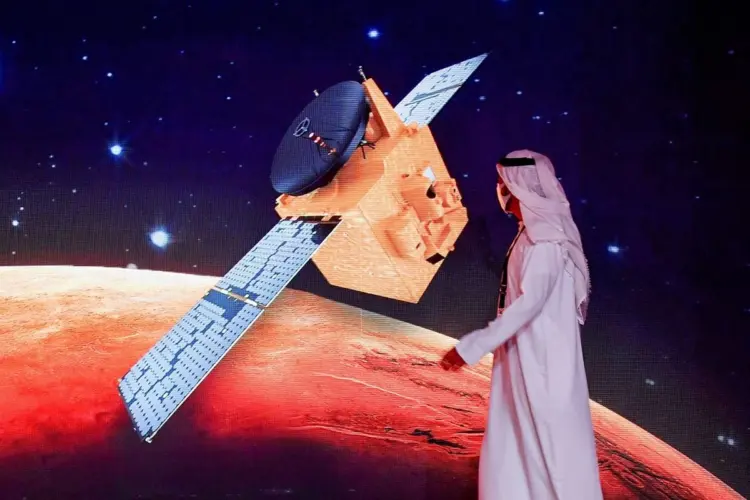الإمارات تستثمر مليار دولار لتصنيع 50 قمراً صناعياً سنوياً بأبوظبي الإمارات تستثمر مليار دولار لتصنيع 50 قمراً صناعياً سنوياً بأبوظبي