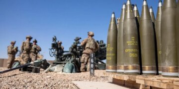 الجيش الأميركي يفشل في إنتاج 36000 قذيفة مدفعية 155مم شهرياً حتى يوليو 2026
