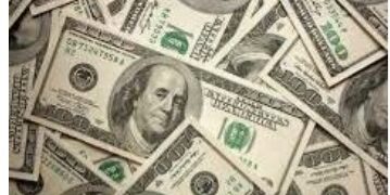 الدولار يتراجع إلى 49 جنيهاً أمام الجنيه المصري مع تحسن التدفقات النقدية