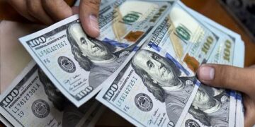 الدولار يسجل انخفاضاً في بغداد مقابل ارتفاع طفيف في أربيل مقابل الدينار