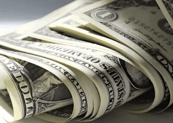 الدولار ينخفض 0.10 جنيه مقابل الجنيه المصري خلال التداولات الأخيرة