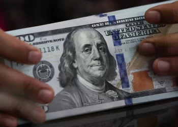 السعودية تراقب تراجع حيازة الدولار وسط تحولات في الاحتياطيات العالمية