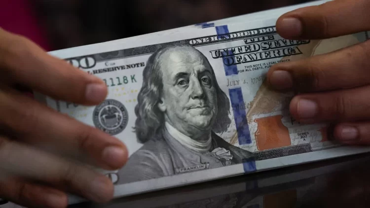 السعودية تراقب تراجع حيازة الدولار وسط تحولات في الاحتياطيات العالمية السعودية تراقب تراجع حيازة الدولار وسط تحولات في الاحتياطيات العالمية