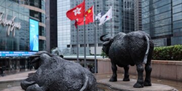 الصينيون يخططون لزيادة استثماراتهم في هونغ كونغ والولايات المتحدة بنسبة 51% و41%