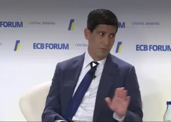 الفيدرالي يتخلى عن التوجيه المسبق ويعتمد على البيانات لمراقبة التضخم وأثر الذكاء الاصطناعي