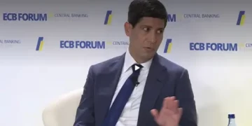 الفيدرالي يتخلى عن التوجيه المسبق ويعتمد على البيانات لمراقبة التضخم وأثر الذكاء الاصطناعي
