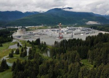 القبائل الأصلية توقع خيار استثمار بقيمة مليار دولار في توسعة LNG Canada Kitimat 2026