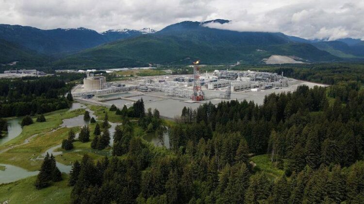 القبائل الأصلية توقع خيار استثمار بقيمة مليار دولار في توسعة LNG Canada Kitimat 2026 القبائل الأصلية توقع خيار استثمار بقيمة مليار دولار في توسعة LNG Canada Kitimat 2026