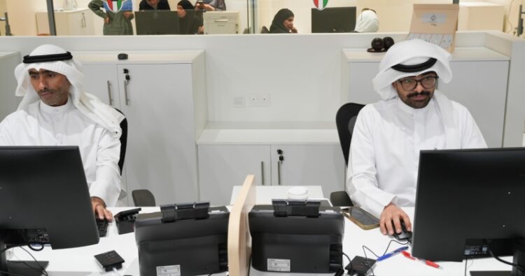 الكويت تدشن مركز خدمة شامل للتوكيلات والشهادات العقارية في الخيران مول الكويت تدشن مركز خدمة شامل للتوكيلات والشهادات العقارية في الخيران مول