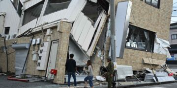 اليابان تسجل 13 وفاة بعد زلزال يؤثر على مركز تصنيع رقائق TSMC في كوماموتو