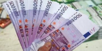 اليورو ينخفض أمام الجنيه المصري ويصل إلى 55 جنيهاً لأول مرة منذ أشهر