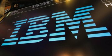 انخفاض أسهم IBM بنسبة 25.2 في المئة بعد تحذير من أداء أسوأ من التوقعات