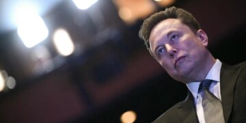 انخفاض ثروة إيلون ماسك إلى أقل من 700 مليار دولار بسبب تراجع أسهم SpaceX