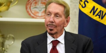 انخفاض ثروة لاري إليسون إلى 175.2 مليار دولار بعد تراجع أسهم Oracle بنسبة 47%