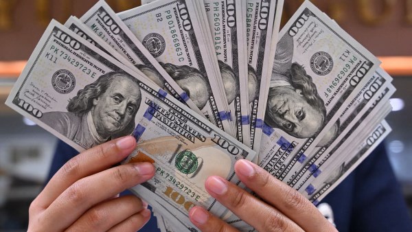 انخفاض سعر الدولار أمام الجنيه المصري 6.04% خلال يونيو 2026 انخفاض سعر الدولار أمام الجنيه المصري 6.04% خلال يونيو 2026