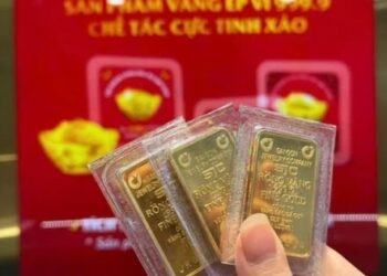 انخفاض سعر الذهب الفوري إلى 4068 دولاراً مع تراجع سبائك SJC 600 ألف دونغ