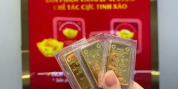 انخفاض سعر الذهب الفوري إلى 4068 دولاراً مع تراجع سبائك SJC 600 ألف دونغ