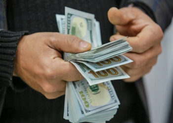 انخفاض سعر صرف الدولار مقابل الدينار في بغداد وأربيل عند الإغلاق