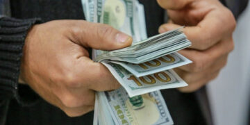 انخفاض سعر صرف الدولار مقابل الدينار في بغداد وأربيل عند الإغلاق