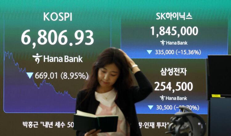 انخفاض مؤشر Kospi في كوريا الجنوبية بنسبة 8.95 بالمئة مع تراجع أسهم سامسونج وSK hynix انخفاض مؤشر Kospi في كوريا الجنوبية بنسبة 8.95 بالمئة مع تراجع أسهم سامسونج وSK hynix