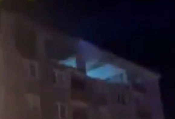 انفجار تمديدات الغاز الطبيعي في شقة بتركيا يودي بحياة شخصين ويتسبب بأضرار جسيمة انفجار تمديدات الغاز الطبيعي في شقة بتركيا يودي بحياة شخصين ويتسبب بأضرار جسيمة