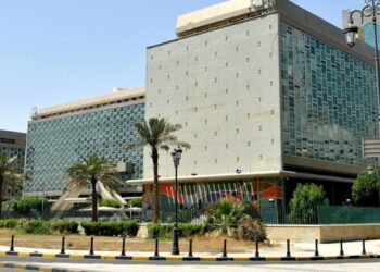 بلدية الكويت تبدأ حملة لإزالة السيارات المهملة وتحسين النظافة العامة