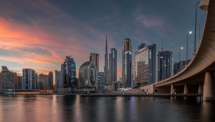 تباين إيجارات المحلات والمكاتب في دبي مع استقرار أسعار البيع بالنصف الأول 2026 تباين إيجارات المحلات والمكاتب في دبي مع استقرار أسعار البيع بالنصف الأول 2026