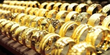 تراجع الذهب محلياً إلى دون 5700 جنيه مع انخفاض الأونصة إلى 3960 دولار