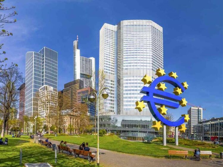تراجع تضخم اليورو إلى 2.8% مع ثبات اليورو/دولار قرب مستويات ثابتة تراجع تضخم اليورو إلى 2.8% مع ثبات اليورو/دولار قرب مستويات ثابتة