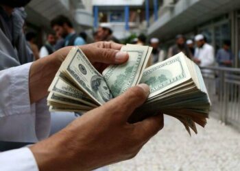 تراجع سعر الدولار مقابل الجنيه في 11 بنكاً بنحو 10 قروش الأربعاء
