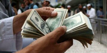 تراجع سعر الدولار مقابل الجنيه في 11 بنكاً بنحو 10 قروش الأربعاء