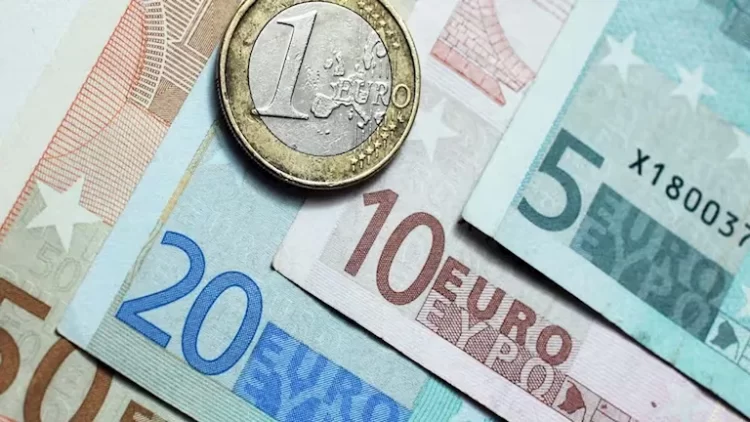 تراجع سعر اليورو مقابل الجنيه في 5 بنوك بنهاية الأسبوع تراجع سعر اليورو مقابل الجنيه في 5 بنوك بنهاية الأسبوع