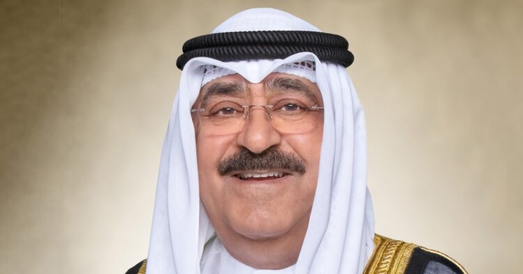 تقدير أمير الكويت لخطة إجراء اختبارات الثانوية العامة وتسليم التهاني للمتفوقين تقدير أمير الكويت لخطة إجراء اختبارات الثانوية العامة وتسليم التهاني للمتفوقين
