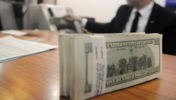 ثبات سعر الدولار أمام الجنيه المصري في البنوك المصرية اليوم
