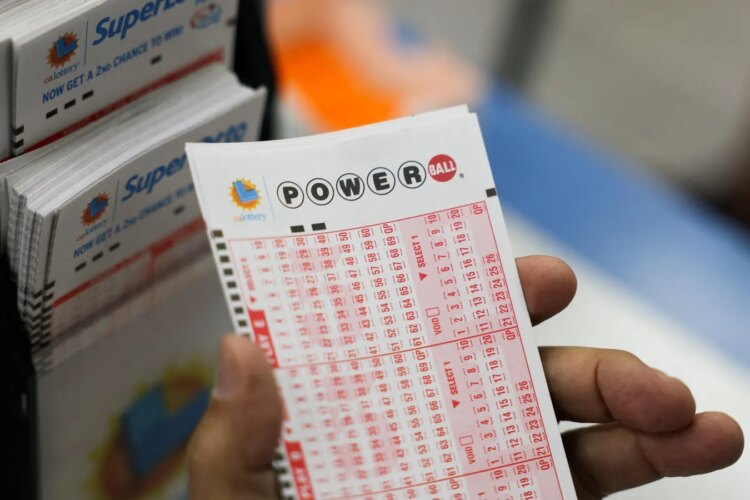 جوائز باوربول الأميركية ترتفع إلى 633 مليون دولار مع ضرائب مرتفعة على الفائزين جوائز باوربول الأميركية ترتفع إلى 633 مليون دولار مع ضرائب مرتفعة على الفائزين