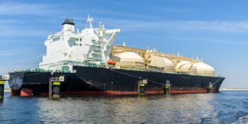سعر LNG في السوق الآسيوي يرتفع فوق 19 دولارًا بسبب تعطل مرافق قطر للطاقة في 2026