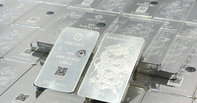 سعر الفضة يرتفع عالمياً إلى 60.49 دولاراً للأونصة مع تعافي السوق سعر الفضة يرتفع عالمياً إلى 60.49 دولاراً للأونصة مع تعافي السوق