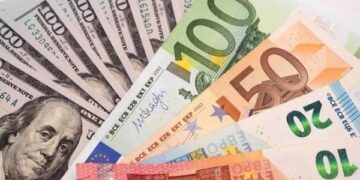 سعر اليورو يرتفع إلى 56.17 جنيه مقابل الجنيه المصري في البنوك